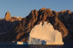 Grönland - Scoresby-Sund: Eisberge und Nordlichter