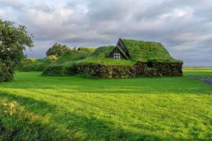 Island - Lava, Höhlen, Heide