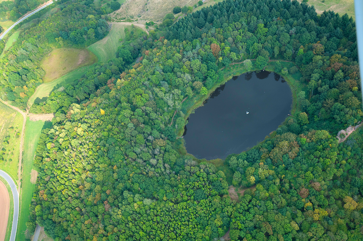 Lavakegel, Kraterseen und Geysire - Wanderungen in der Vulkaneifel